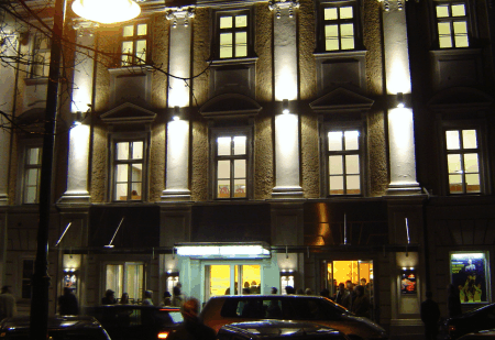 Landestheater bei Nacht