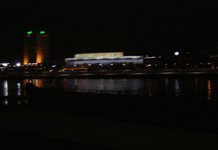 Brucknerhaus bei Nacht