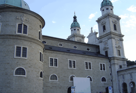 Dom vom Residenzplatz aus gesehen