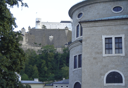 Blick auf Hohensalzburg von Residenzplatz aus