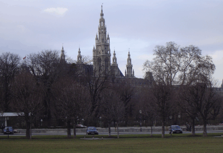Blick �ber Heldenplatz zu Rathaus
