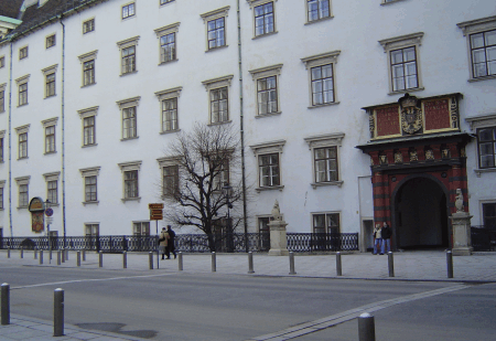 Tor zum Schweizerhof, Stiegenabgang zur Spanischen Hofreitschule