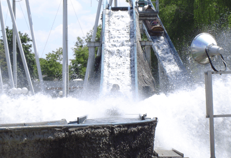 Seit �ber 20 Jahren ist der Donau Jump eine Atraktion.