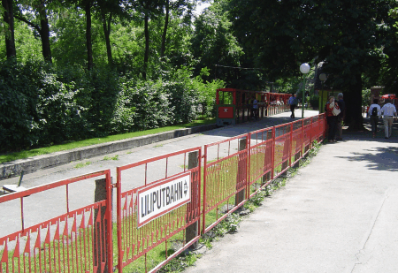 Die Liliputbahn f�hrt bis zum Stadion